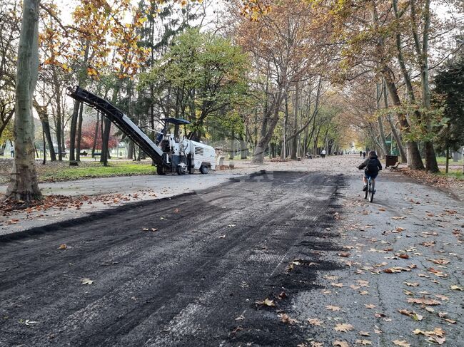 В Ямбол започна ремонт на основни алеи в градския парк