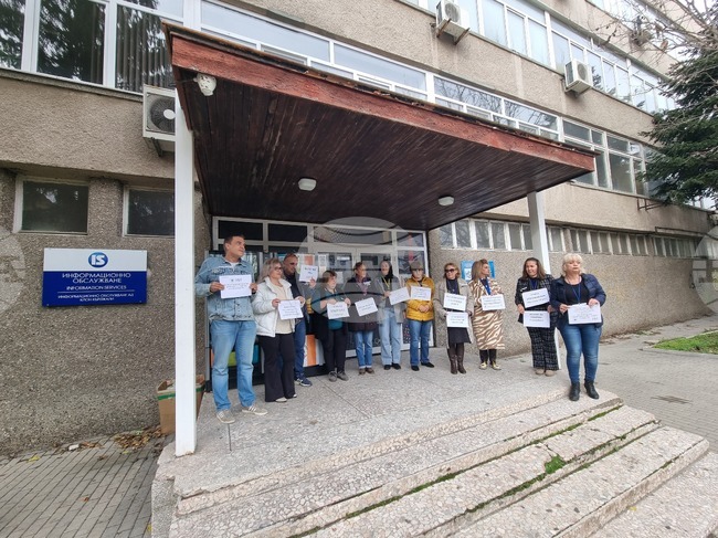 Служители на Националния статистически институт в Кърджали излязоха на протест