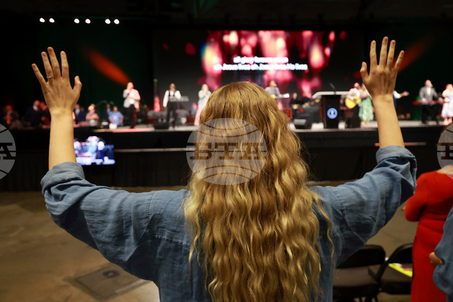 Women's Voices-Patriarchal Faiths