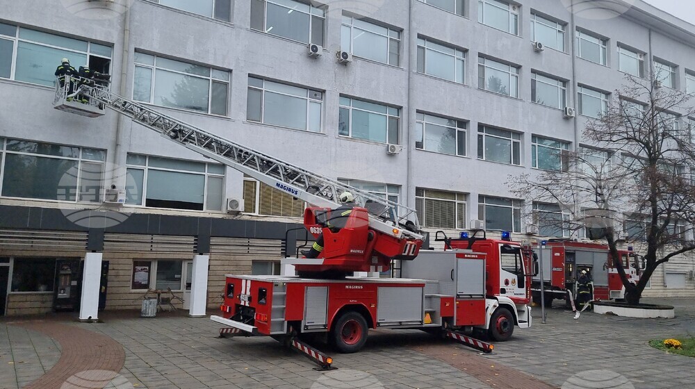 При пожаро-техническо учение в Шумен овладяха ситуация с последици от земетресение с пострадали хора 