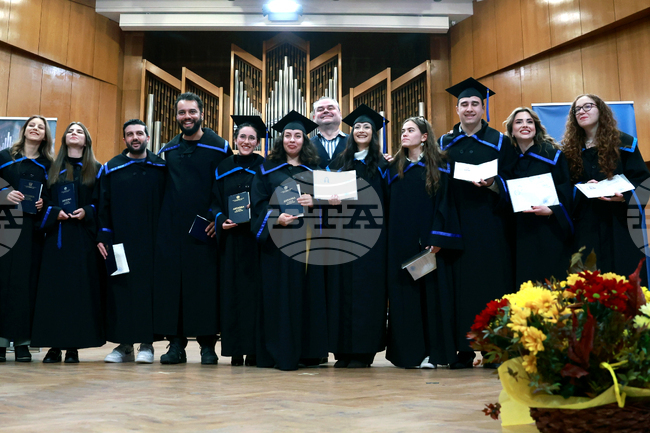 Общо 210 абсолвенти се дипломираха на тържествена церемония в Националната музикална академия