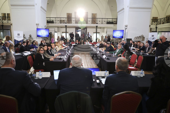 Българската академия на науките - „Необходими ли са ограничения за достъпа на деца до социалните мрежи?“ - национална кръгла маса