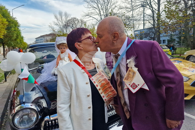 Петдесет и четири златни сватби и една диамантена отпразнуваха в Димитровград