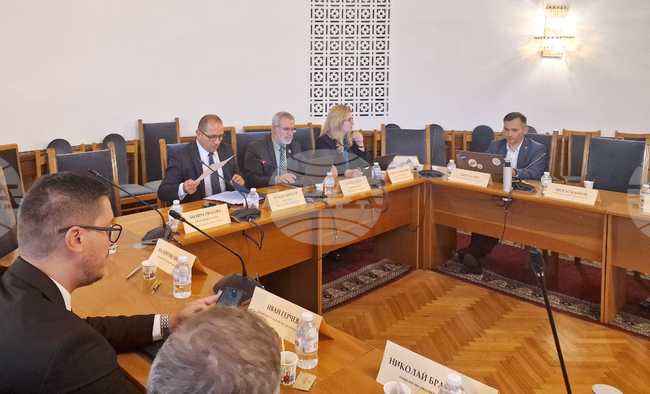 Парламент - Комисия по околната среда и водите