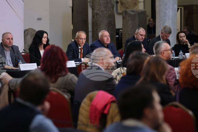 Министерството на образованието организира дискусия за ограничаване на социалните мрежи за деца