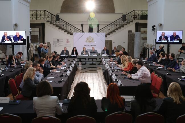 Българска академия на науките - „Необходими ли са ограничения за достъпа на деца до социалните мрежи?“ - национална кръгла маса