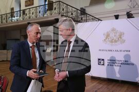 Българска академия на науките - „Необходими ли са ограничения за достъпа на деца до социалните мрежи?“ - национална кръгла маса