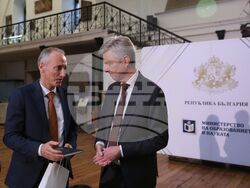 Българска академия на науките - „Необходими ли са ограничения за достъпа на деца до социалните мрежи?“ - национална кръгла маса