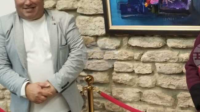 Разградските близнаци художници Орхан и Осман Исмаил представят свои творби в „Двореца“ в Балчик