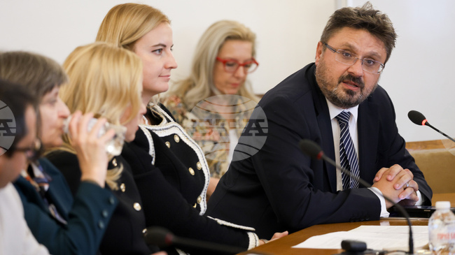 Трябва да благодарим на българския народ за вложенията в обществените медии и да напомним на парламента за още ниските възнаграждения на журналистите, каза генералният директор на БТА Кирил Вълчев