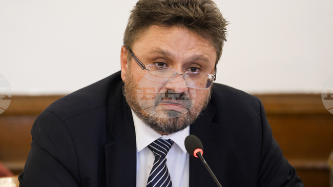 Нужно приравняването на възнагражденията в обществените медии поне с тези на учителите, каза генералният директор на БТА Кирил Вълчев