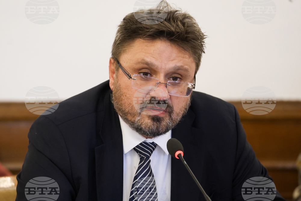 Нужно е приравняването на възнагражденията в обществените медии поне с тези на учителите, каза генералният директор на БТА Кирил Вълчев