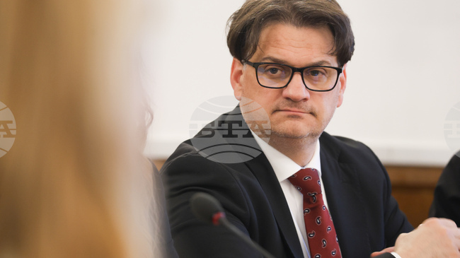 Министър Мариан Бачев представи пред парламентарната медийна комисия акценти в проектобюджета за 2026 г. в областта на културата