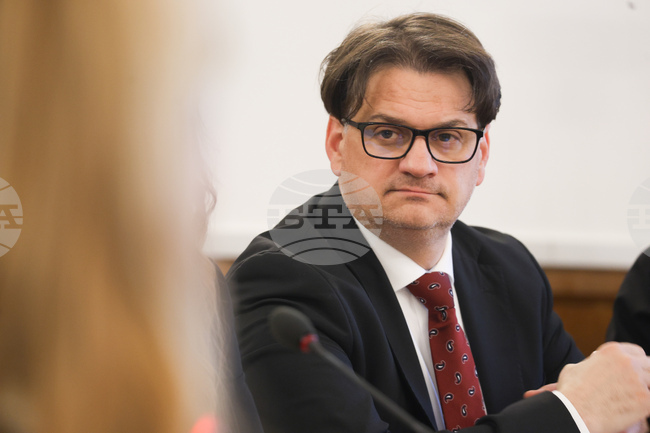 Министър Мариан Бачев представи пред парламентарната медийна комисия акценти в проектобюджета за 2026 г. в областта на културата