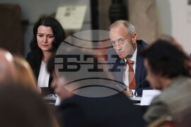 Българска академия на науките - „Необходими ли са ограничения за достъпа на деца до социалните мрежи?“ - национална кръгла маса