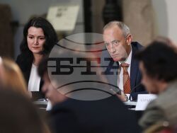 Българска академия на науките - „Необходими ли са ограничения за достъпа на деца до социалните мрежи?“ - национална кръгла маса