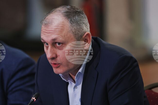 Киберзаплахите вече не са виртуални, "преливат" се в реалния свят, каза министърът на електронното управление Валентин Мундров