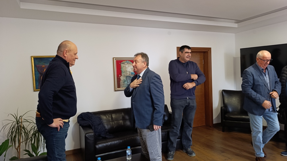 Разчитам да върнете славата на баскетболен Шумен, каза кметът на града на среща с треньора Росен Барчовски