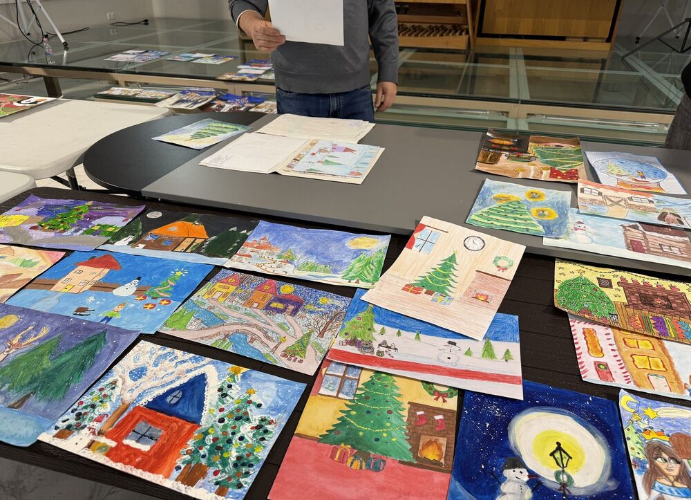 Избрани рисунки на деца от Ямбол ще украсят коледни благотворителни картички