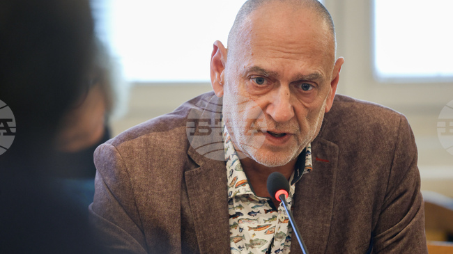 Ще се опитаме да осигурим още 1,5 млн. евро за придобиването на терена на Могиланската могила във Враца, каза Любен Дилов-син