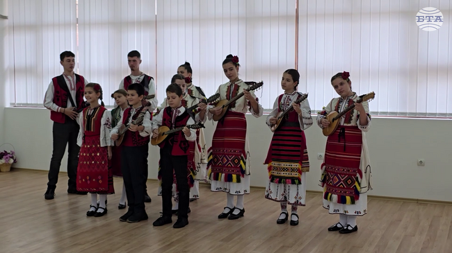 Деца и младежи отправиха поздрав с концерт „За семейството“ в Националния пресклуб на БТА в Благоевград