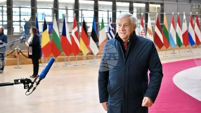 АНСА: Европа трябва да играе роля в мирния процес за Украйна, заяви италианският външен министър