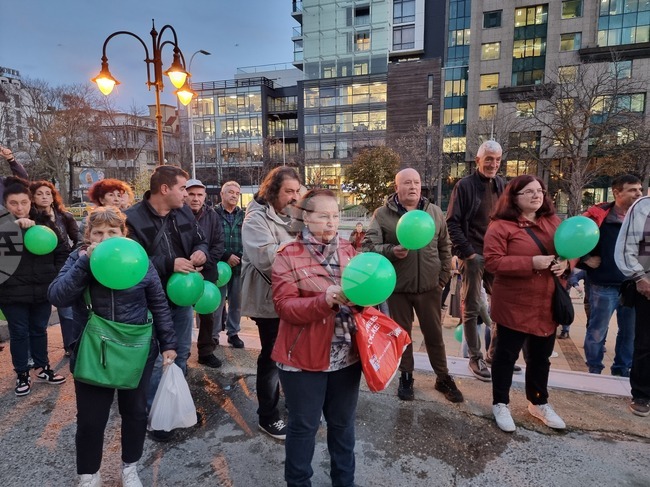 Варненци излязоха на протест срещу въвеждането на зелената зона
