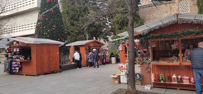 Коледно настроение и песни ще внесат за месец тематичните базари в Стара Загора