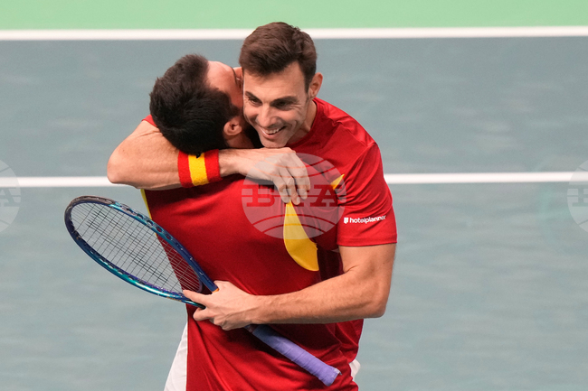 Испания преодоля Чехия и ще играе на полуфиналите за купа "Дейвис"