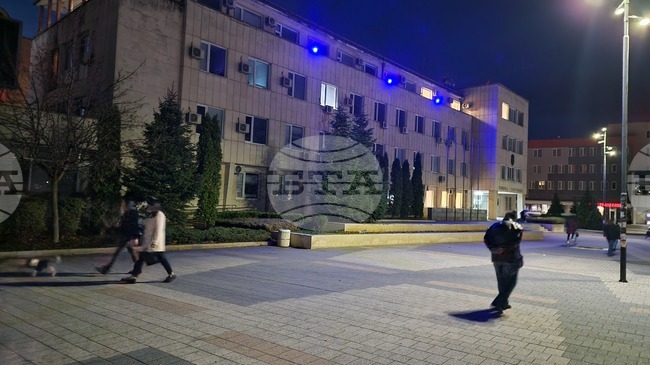Фасадата на Община Търговище е осветена в синьо в рамките на националната кампания срещу насилието над и между деца