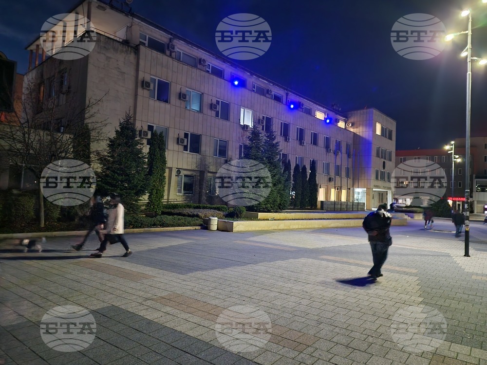 Фасадата на Община Търговище е осветена в синьо в рамките на националната кампания срещу насилието над и между деца