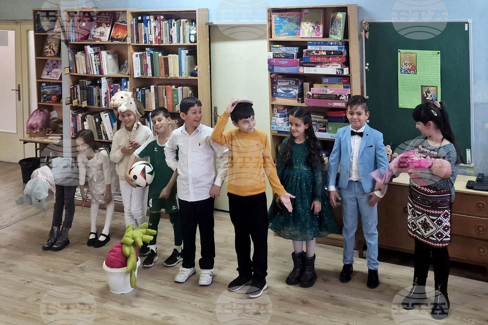 Ученици от Пазарджик представиха нов прочит на "Дядо вади ряпа" по случай Деня на четенето 