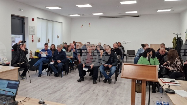 Общинският съвет в Монтана реши да обяви три етажа от бившата стоматологична поликлиника за частна общинска собственост и да ги продаде на търг