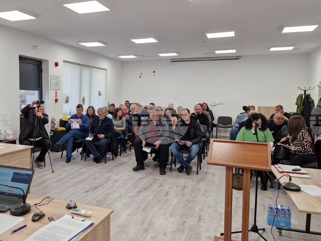 Общинският съвет в Монтана реши да обяви три етажа от бившата стоматологична поликлиника за частна общинска собственост и да ги продаде на търг