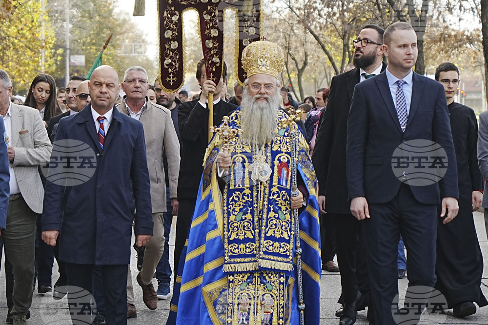 Най-силната молитва е детската, каза Пловдивският митрополит Николай в навечерието на празника Въведение Богородично