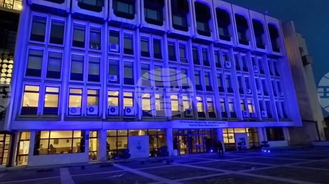 Регионална библиотека „Захарий Княжески“ в Стара Загора беше осветена в синьо в подкрепа на кампанията срещу насилието над и между деца