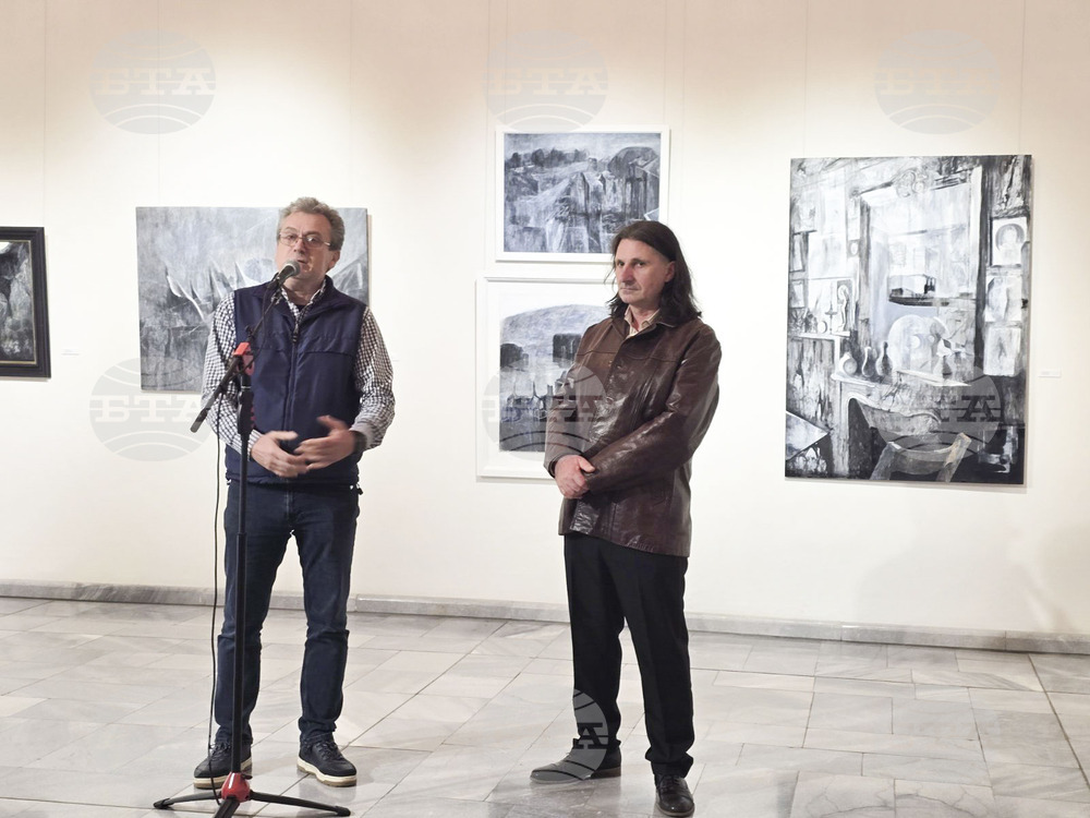 Ранни и нови творби на Ангел Илиев показва ретроспективната изложба “Присъствие” в Добрич