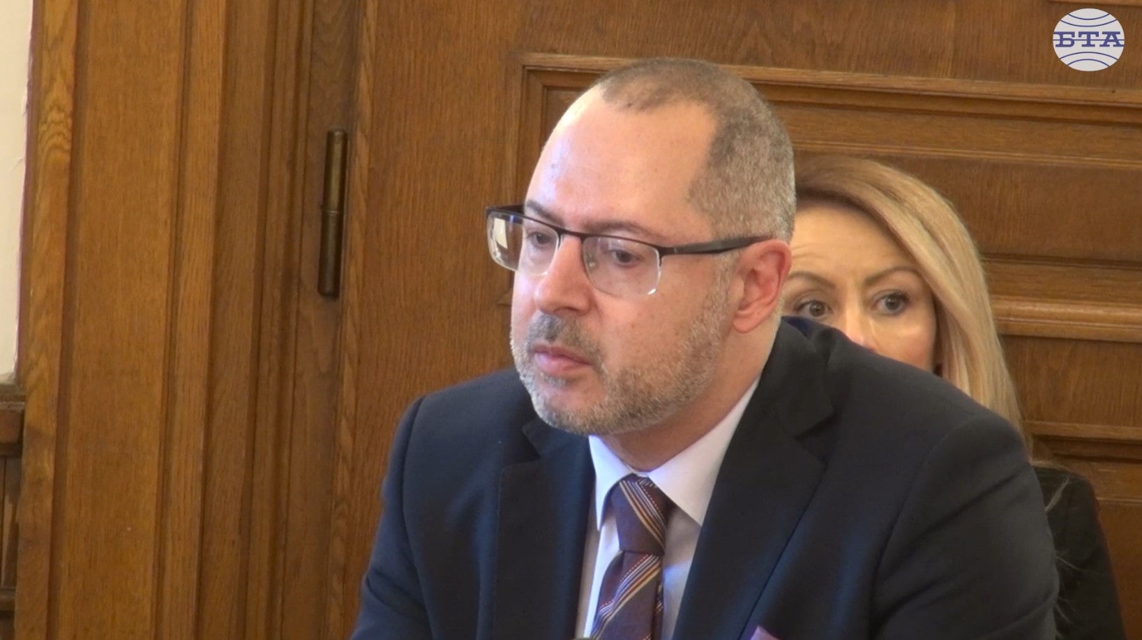 Депутатът от ПГ на ГЕРБ-СДС Димитър Николов отправи запитване до Милен Митев относно работата на предавателя на ултракъси вълни на БНР