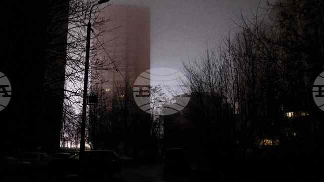 Хиляди хора в седем области са без електричество след руски удари, заяви Зеленски 