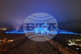 Велико Търново - Царевец светна в синьо срещу насилието над и между деца