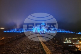 Велико Търново - Царевец светна в синьо срещу насилието над и между деца