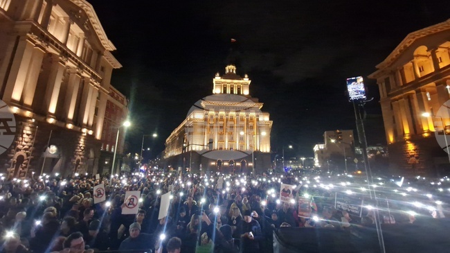 С шествие през Орлов мост до централата на ДПС приключи протестът на "Продължаваме промяната"