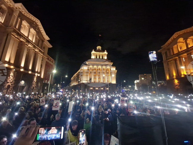 С шествие през Орлов мост до централата на ДПС приключи протестът на "Продължаваме промяната"