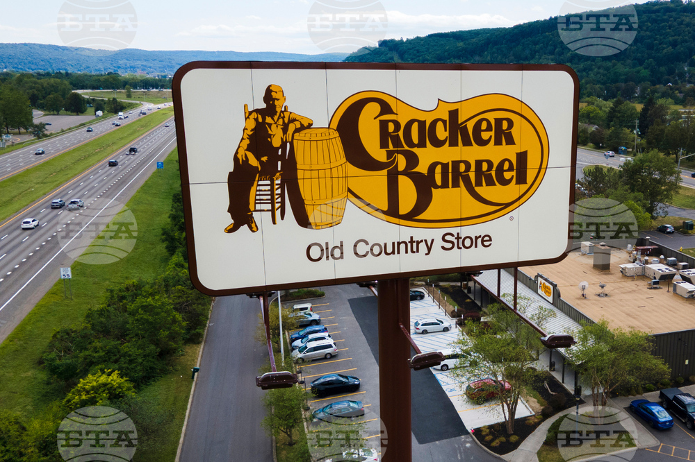 Cracker Barrel CEO
