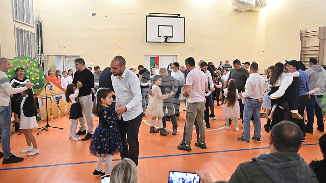 Ученици, учители и родители отбелязаха заедно Деня на християнското семейство в Трето ОУ „Петър Берон“ в Монтана