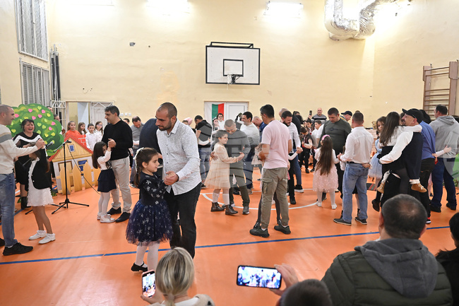 Ученици, учители и родители отбелязаха заедно Деня на християнското семейство в Трето ОУ „Петър Берон“ в Монтана