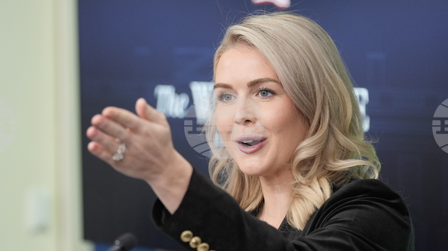 Белият дом защити Тръмп, който нарече репортерка „прасенце“ 