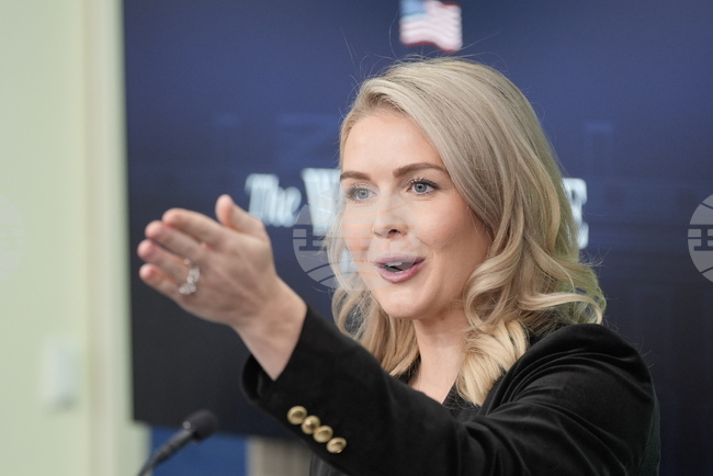 Белият дом защити Тръмп, който нарече репортерка „прасенце“ 