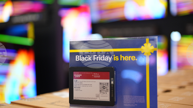 Черният петък ще постави през тази седмица акцент върху потребителските разходи, в Лондон ще бъде представен проектобюджетът за 2026 г. 