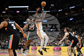 Hawks Spurs Basketball